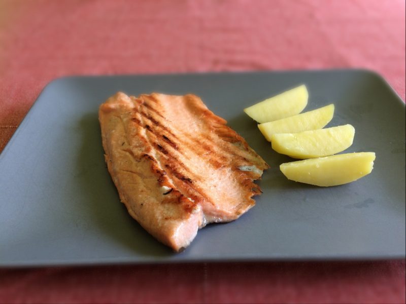 Grilovaný pstruh dúhový