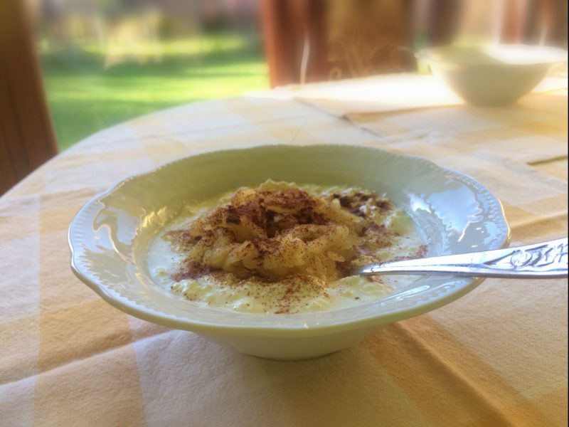 Tvarohová kaša s&nbsp;dusenými jablkami